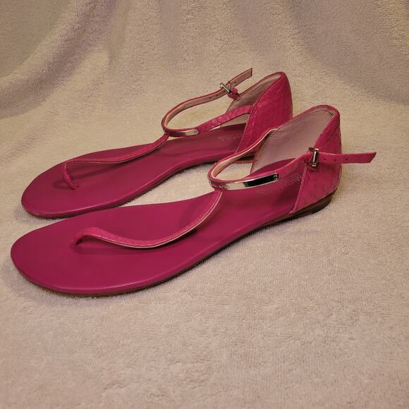 Michael Kors Flat T-Strap Leather Sandals Fuchsia Pink Woman's 9M Logo Plate - Picture 3 of 8